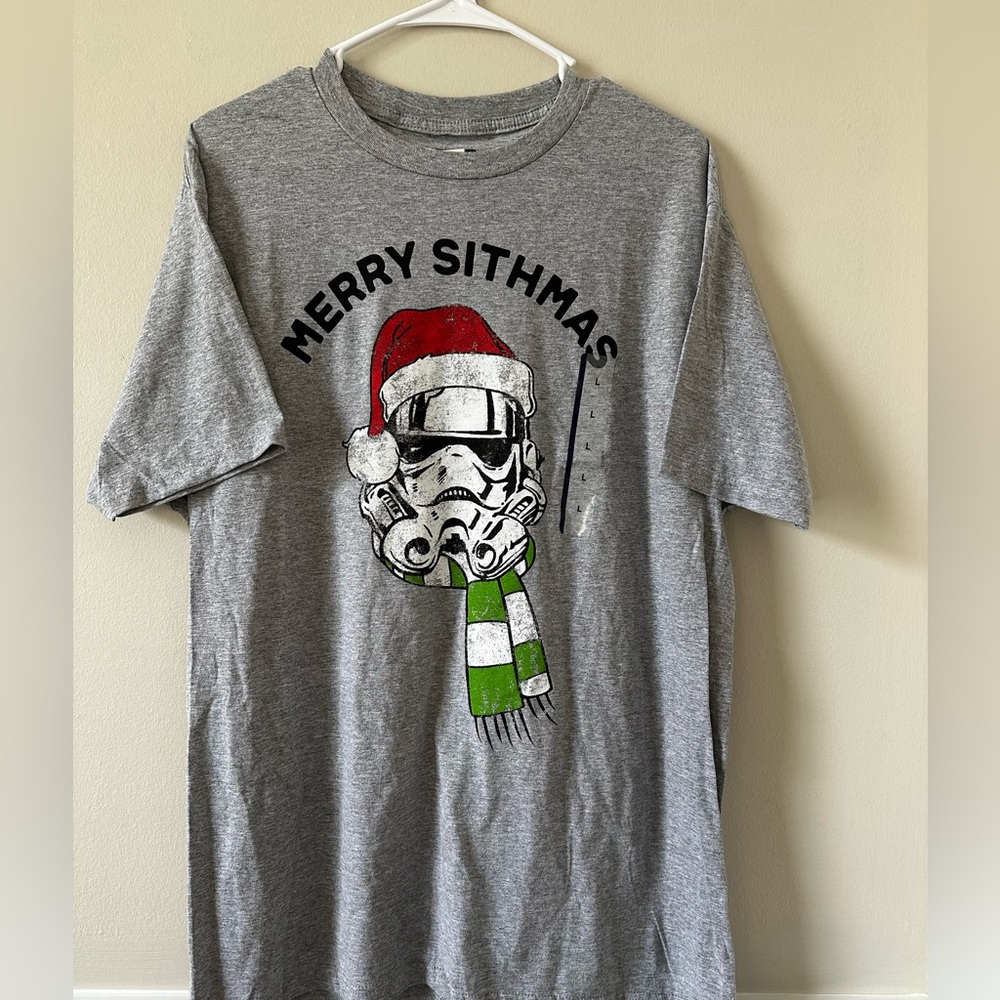 NWT - Merry Sithmas T